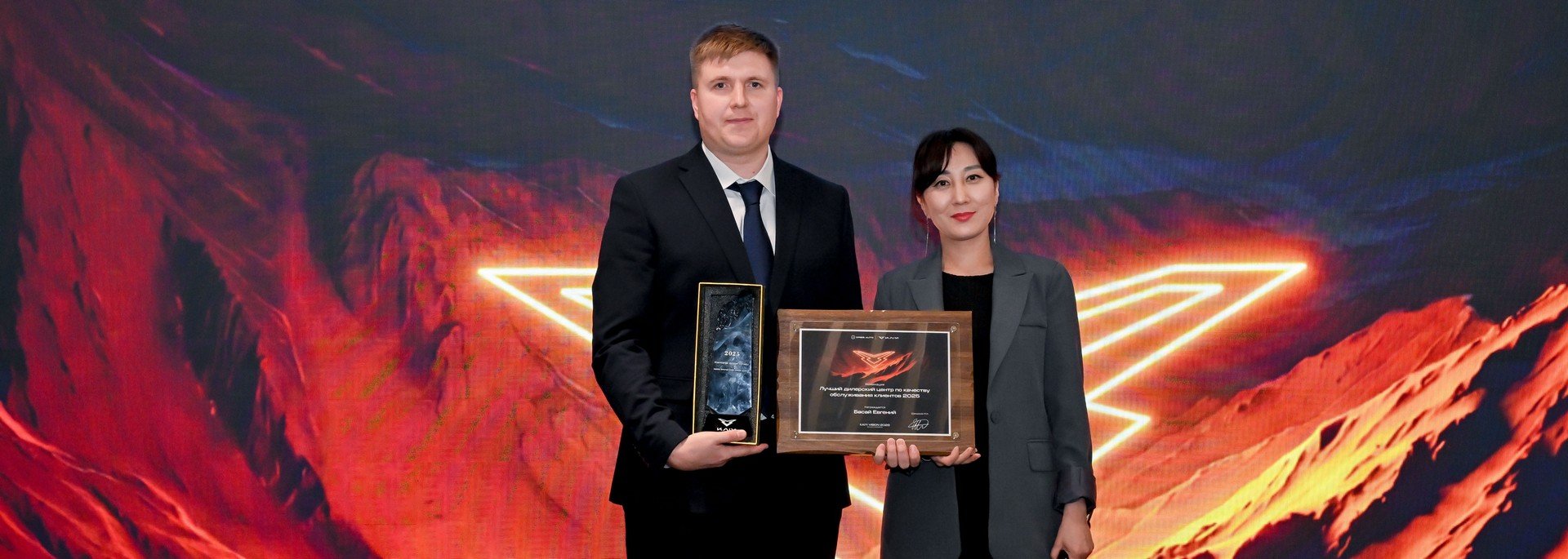 Top-performing Kaiyi employees in Kazakhstan recognized at a dealer conference in China